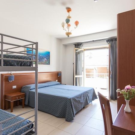Hotel Abruzzo ปีเนโต ภายนอก รูปภาพ